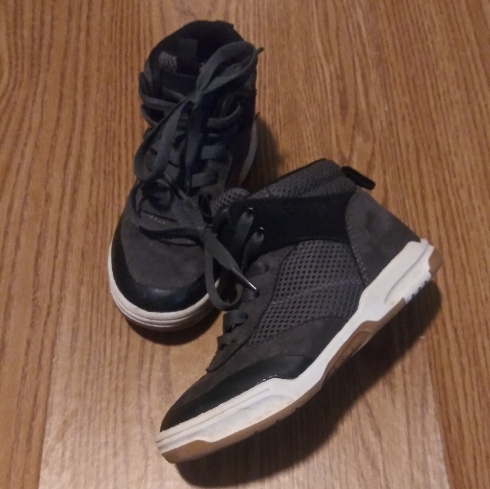 A Children's Place Boys Gray High-Top Sneakers Size 12